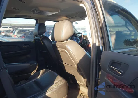 2010 Cadillac Escalade Premium from USA, damaged, VIN 1GYUKCEF1AR258108